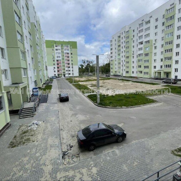 Продам квартиру, Мира ул. , 3 кім., 74 м², частичный ремонт 