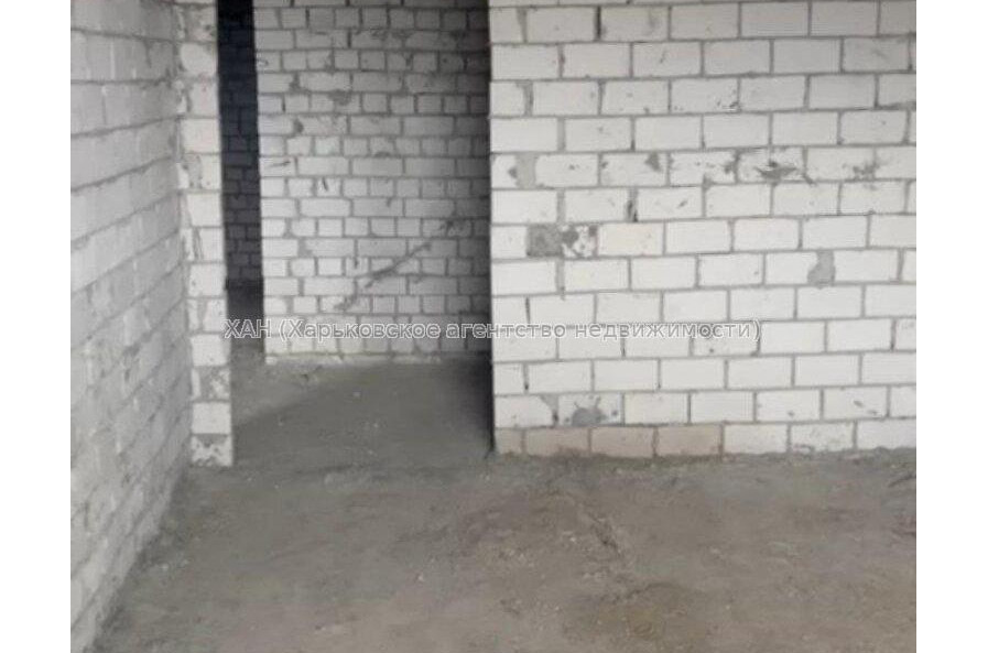 Продам квартиру, Валентиновская ул. , 1 кім., 40 м², без внутренних работ 