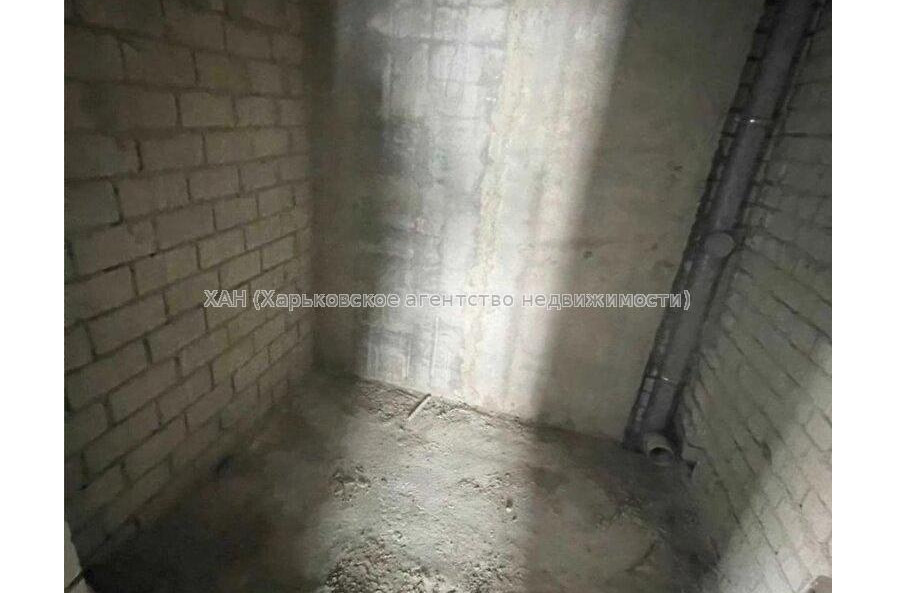 Продам квартиру, Валентиновская ул. , 1 кім., 40 м², без внутренних работ 
