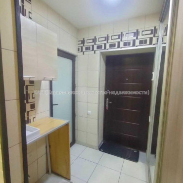 Продам квартиру, Леси Украинки ул. , 1 кім., 14 м², капитальный ремонт 