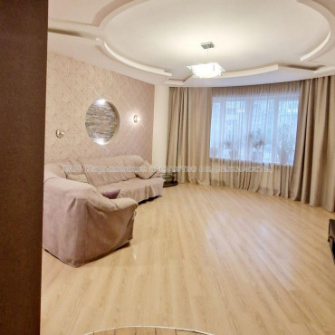 Продам квартиру, Станислава Парталы ул. , 3 кім., 118 м², авторский дизайн 