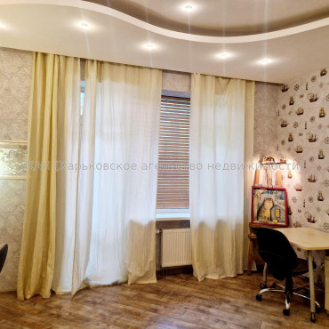 Продам квартиру, Станислава Парталы ул. , 3 кім., 118 м², авторский дизайн 