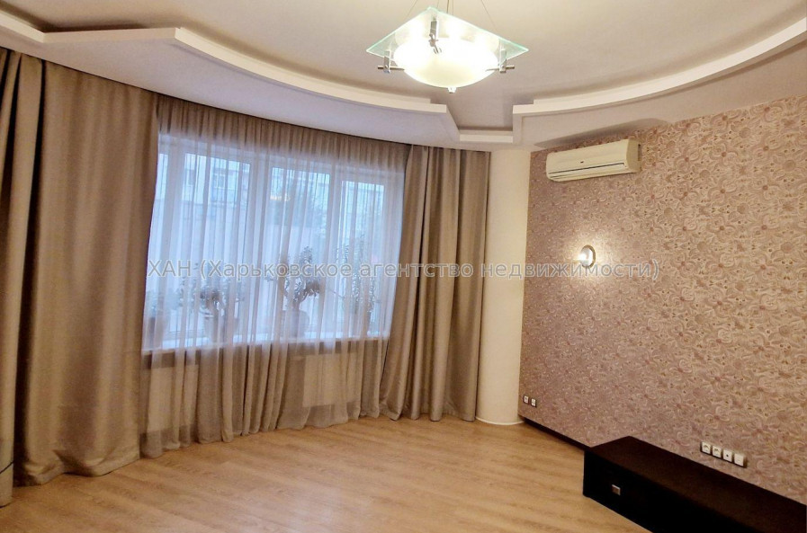 Продам квартиру, Станислава Парталы ул. , 3  ком., 118 м², авторский дизайн 