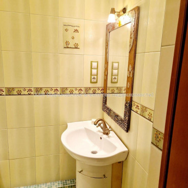 Продам квартиру, Станислава Парталы ул. , 3 кім., 118 м², авторский дизайн 