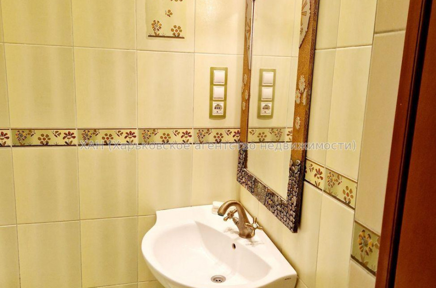 Продам квартиру, Станислава Парталы ул. , 3  ком., 118 м², авторский дизайн 
