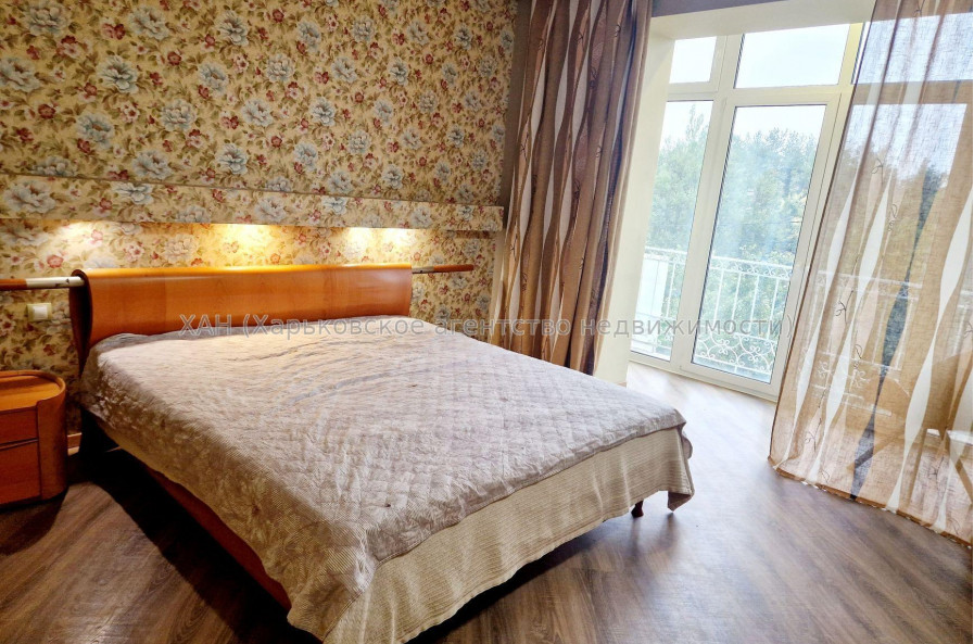 Продам квартиру, Станислава Парталы ул. , 3  ком., 118 м², авторский дизайн 