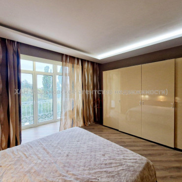 Продам квартиру, Станислава Парталы ул. , 3 кім., 118 м², авторский дизайн 