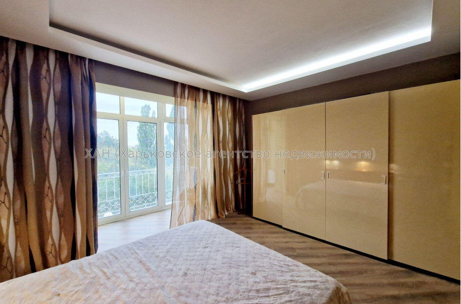 Продам квартиру, Станислава Парталы ул. , 3  ком., 118 м², авторский дизайн 