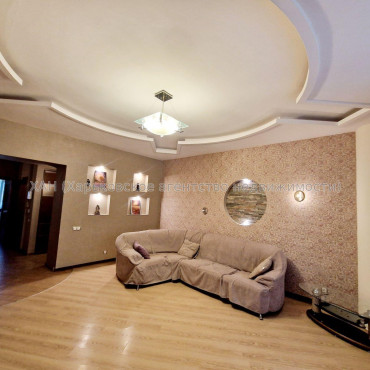 Продам квартиру, Станислава Парталы ул. , 3 кім., 118 м², авторский дизайн 