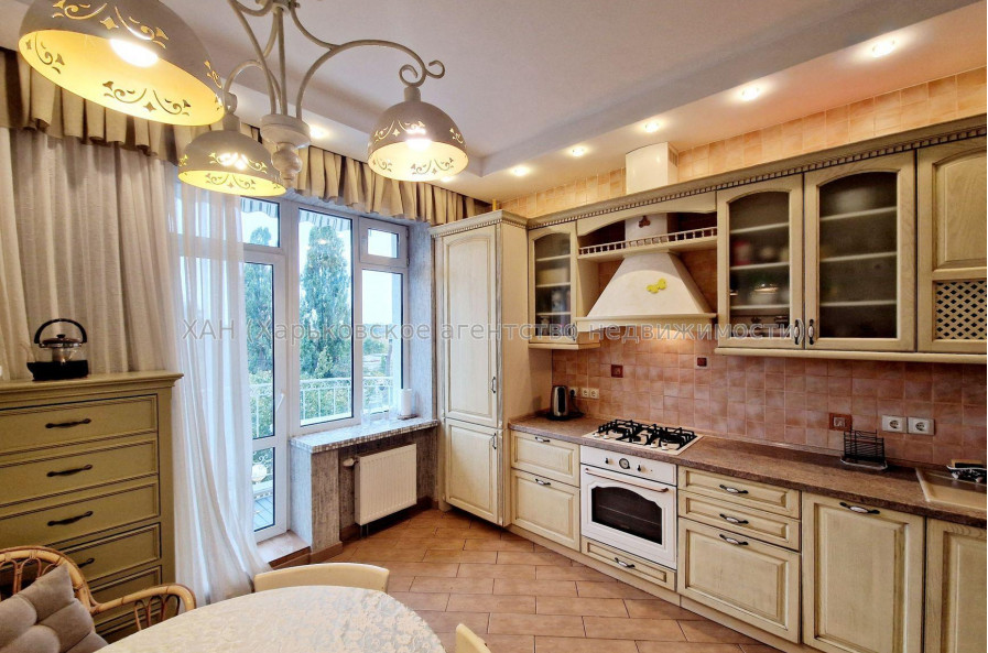Продам квартиру, Станислава Парталы ул. , 3  ком., 118 м², авторский дизайн 