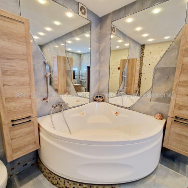 Продам квартиру, Станислава Парталы ул. , 3 кім., 118 м², авторский дизайн 