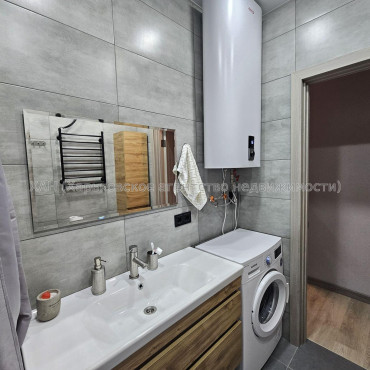 Продам квартиру, Шевченковский пер. , 1 кім., 35 м², евроремонт 