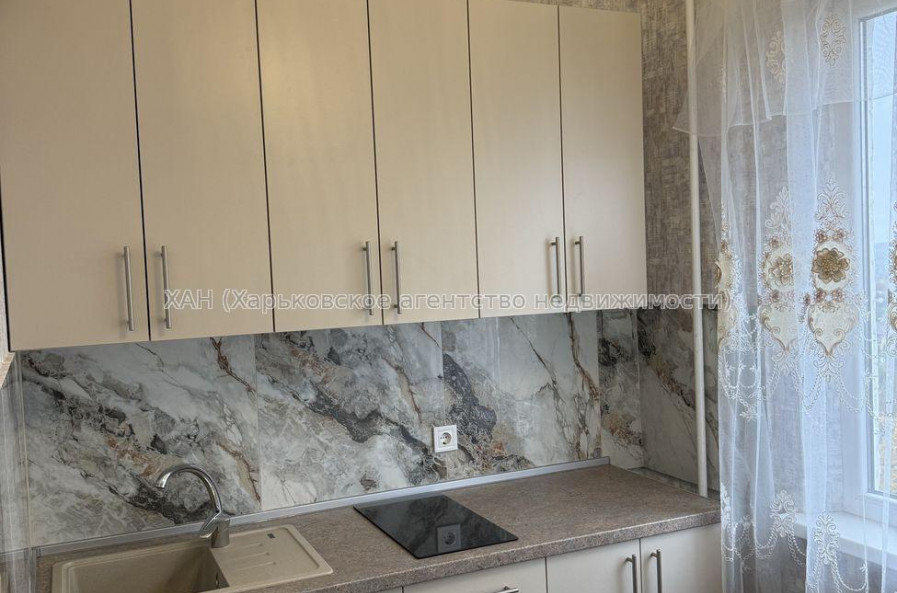 Продам квартиру, Ахсарова Энвера ул. , 2  ком., 48.90 м², евроремонт 