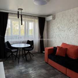 Продам квартиру, Роганская ул. , 2 кім., 48 м², евроремонт