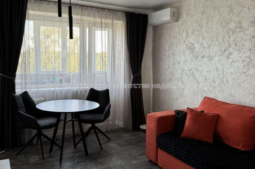 Продам квартиру, Роганская ул. , 2 кім., 48 м², евроремонт 