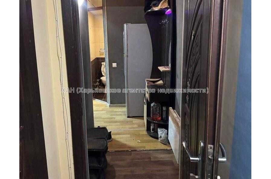 Продам квартиру, Павла Тычины ул. , 1 кім., 32 м², косметический ремонт 