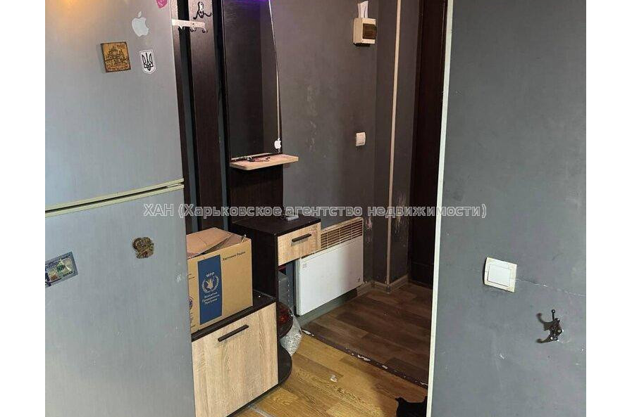 Продам квартиру, Павла Тычины ул. , 1 кім., 32 м², косметический ремонт 