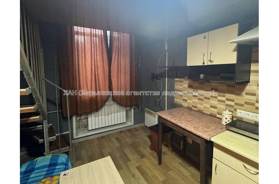 Продам квартиру, Павла Тычины ул. , 1 кім., 32 м², косметический ремонт 