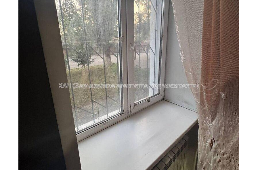 Продам квартиру, Павла Тычины ул. , 1 кім., 32 м², косметический ремонт 