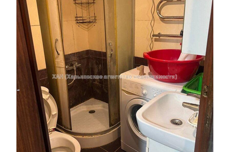 Продам квартиру, Павла Тычины ул. , 1 кім., 32 м², косметический ремонт 