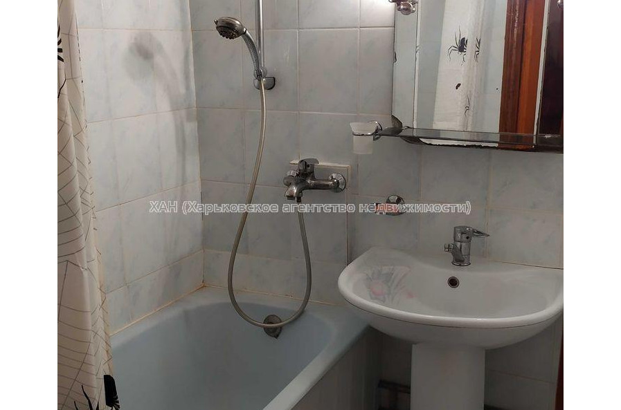 Продам квартиру, Космонавтов ул. , 2  ком., 47 м², косметический ремонт 