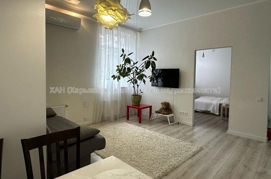 Продам квартиру, Фейербаха ул. , 2 кім., 42.90 м², капитальный ремонт 