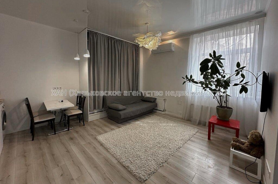 Продам квартиру, Фейербаха ул. , 2 кім., 42.90 м², капитальный ремонт 