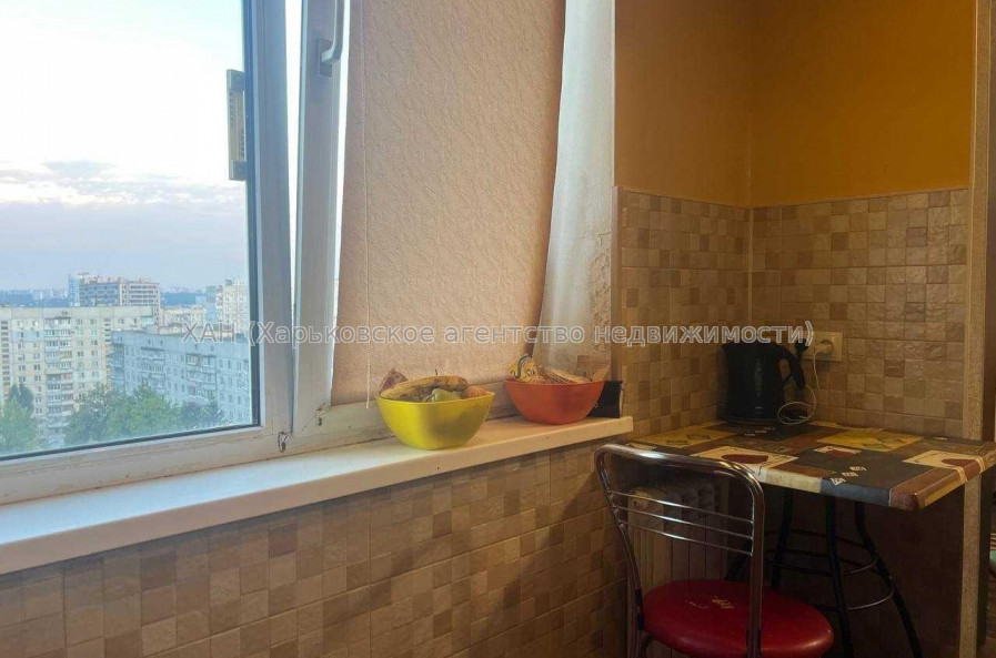 Продам квартиру, Валентиновская ул. , 3 кім., 65 м², евроремонт 