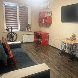 Продам квартиру, Валентиновская ул. , 3 кім., 65 м², евроремонт