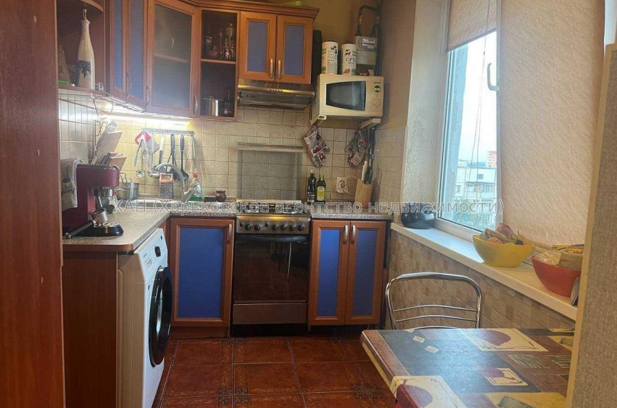 Продам квартиру, Валентиновская ул. , 3 кім., 65 м², евроремонт 