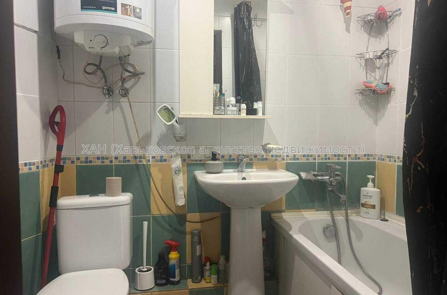 Продам квартиру, Валентиновская ул. , 3 кім., 65 м², евроремонт 