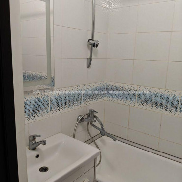 Сдам квартиру, Тракторостроителей просп. , 2  ком., 77 м², капитальный ремонт 