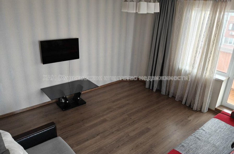 Сдам квартиру, Тракторостроителей просп. , 2  ком., 77 м², капитальный ремонт 