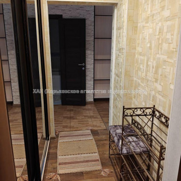 Сдам квартиру, Тракторостроителей просп. , 2  ком., 77 м², капитальный ремонт 