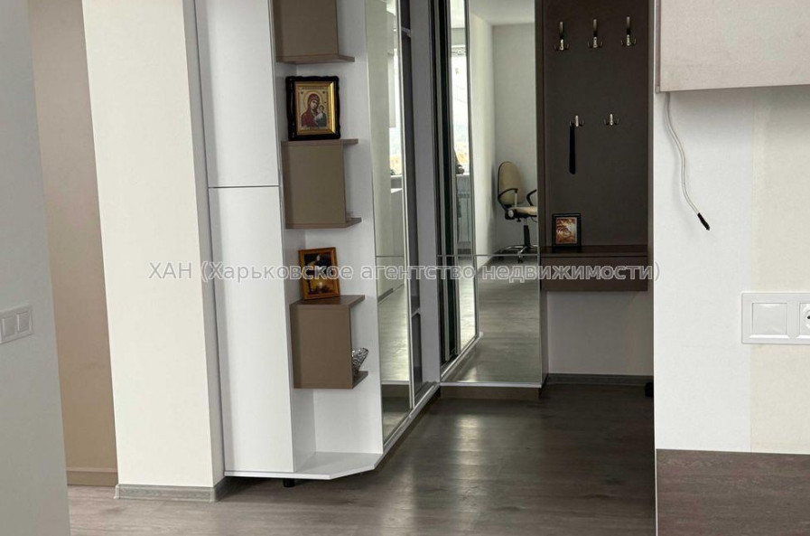 Продам квартиру, Яны Червоной ул. , 1 кім., 58 м², евроремонт 