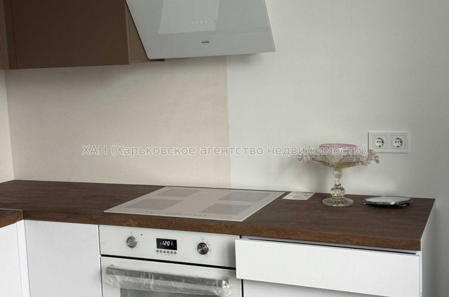 Продам квартиру, Яны Червоной ул. , 1 кім., 58 м², евроремонт 