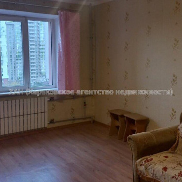 Продам квартиру, Лопанская ул. , 1  ком., 38 м², косметический ремонт 