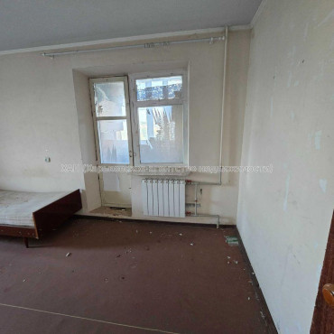 Продам квартиру, Золочевская ул. , 3 кім., 66 м², советский ремонт 