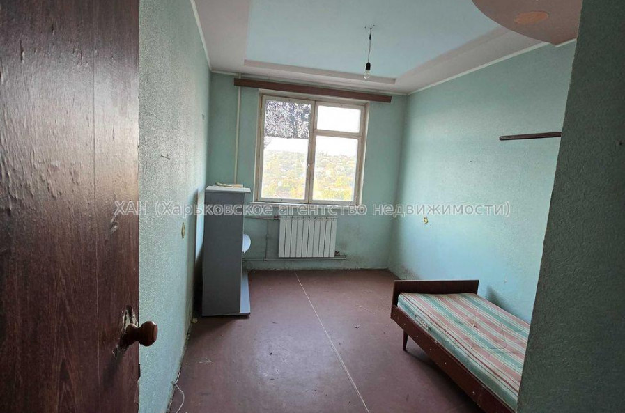 Продам квартиру, Золочевская ул. , 3 кім., 66 м², советский ремонт 