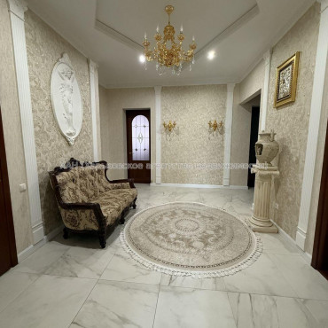 Продам квартиру, Майка Йохансена ул. , 4 кім., 160 м², евроремонт 