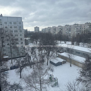 Продам квартиру, Салтовское шоссе , 2 кім., 46 м², без ремонта 