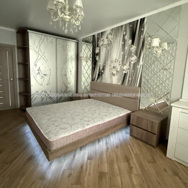 Продам квартиру, Лисаветинская ул. , 2 кім., 70 м², капитальный ремонт 