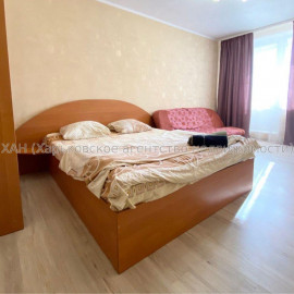 Продам квартиру, Валентиновская ул. , 1 кім., 33 м², евроремонт