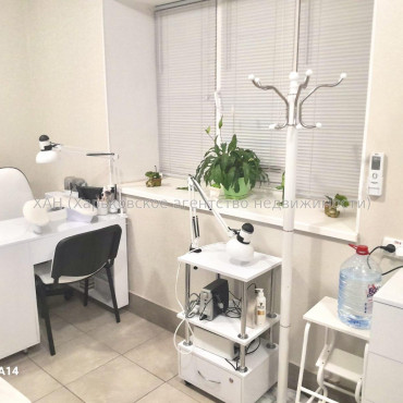 Продам нежитлову нерухомість, салон красоты , 142.70 м², капитальный ремонт 