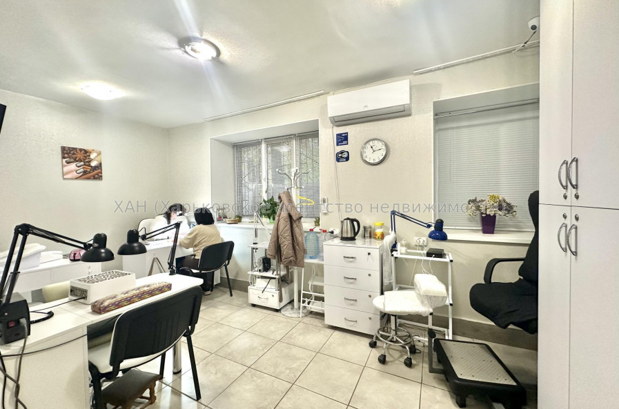 Продам нежитлову нерухомість, салон красоты , 142.70 м², капитальный ремонт 