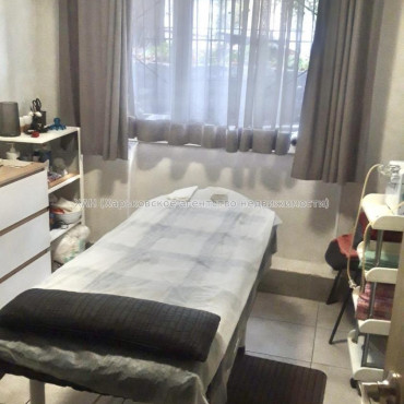 Продам нежитлову нерухомість, салон красоты , 142.70 м², капитальный ремонт 
