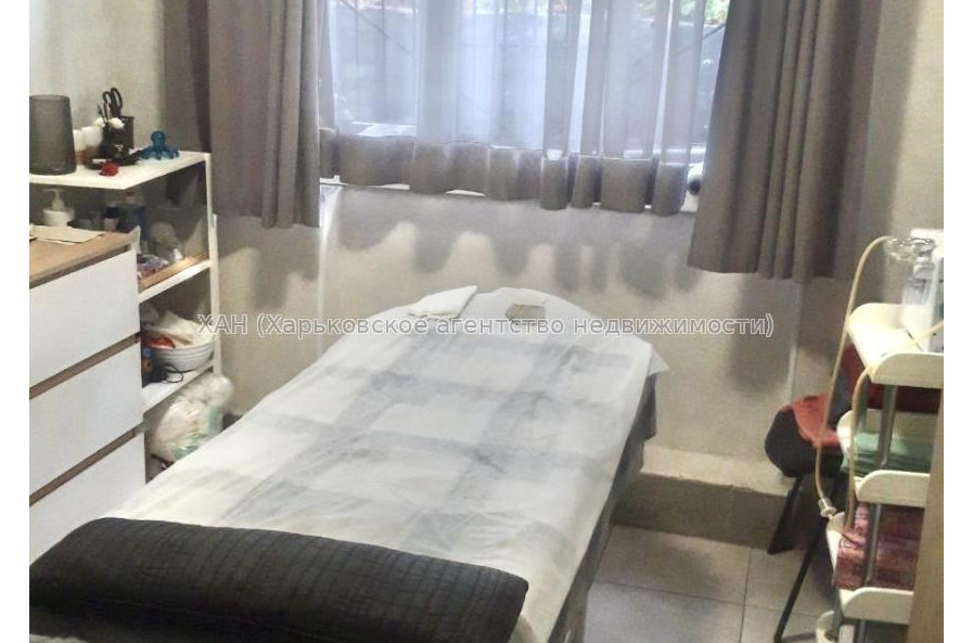 Продам нежитлову нерухомість, салон красоты , 142.70 м², капитальный ремонт 