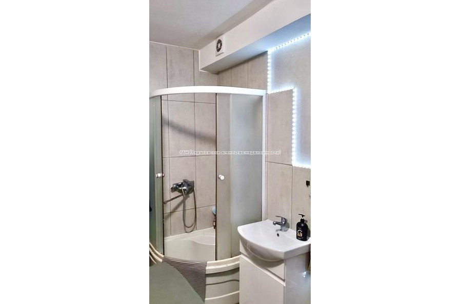 Продам нежитлову нерухомість, салон красоты , 142.70 м², капитальный ремонт 