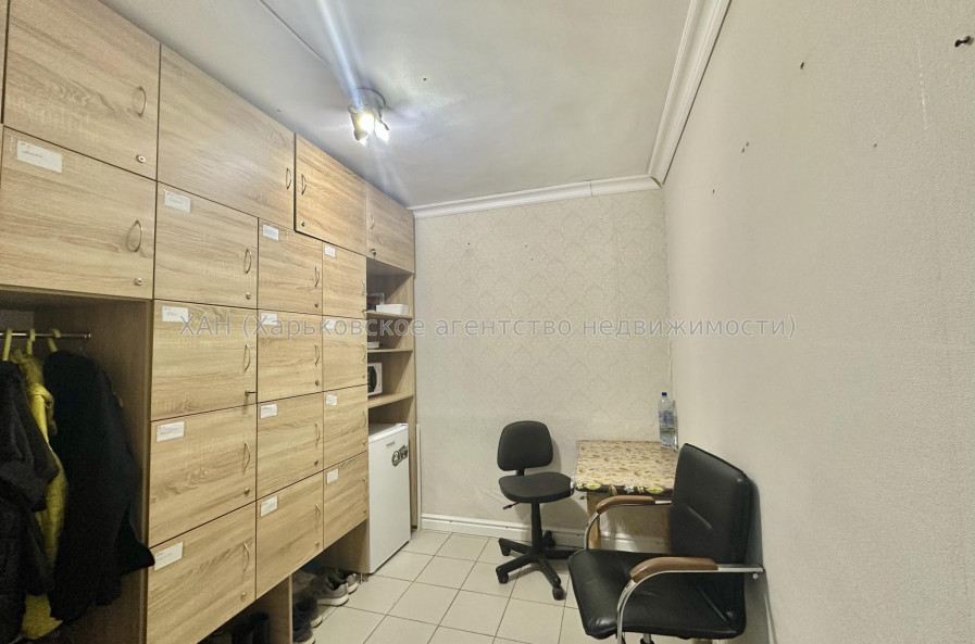 Продам нежитлову нерухомість, салон красоты , 142.70 м², капитальный ремонт 