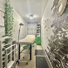 Продам нежитлову нерухомість, салон красоты , 142.70 м², капитальный ремонт